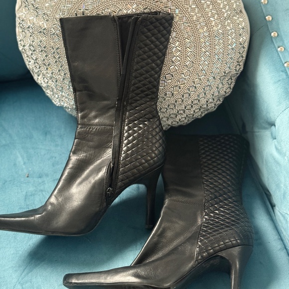 ONE TIME SALE !Nine West All LEATHER high ankle boot with Embossing--size 8- - Picture 5 of 5